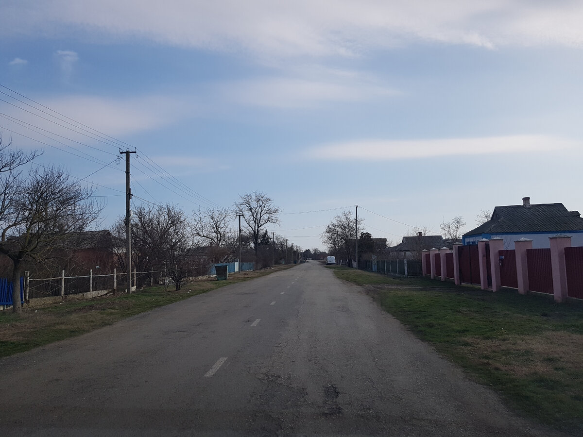 Село рядом с двумя морями. Суперсовременный завод в селе! Рядом - новая  трасса. Дом можно купить до 1 млн. руб. | Добрый Крым. | Дзен