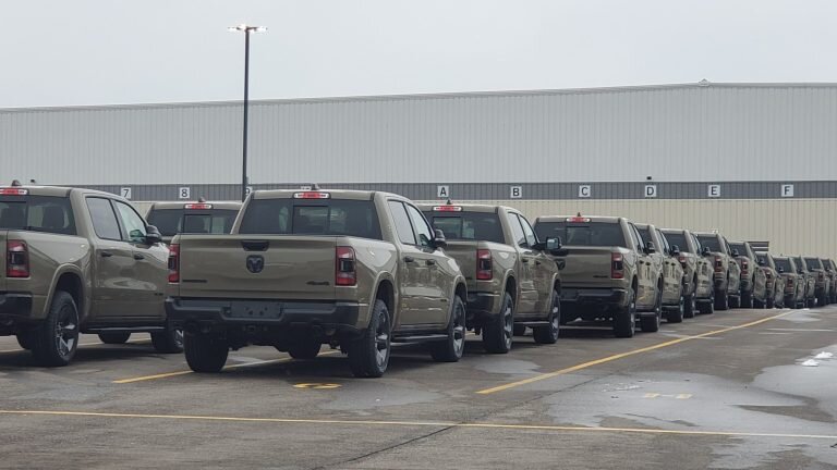 Один из складов на сборочном заводе Стерлинг Хайтс (SHAP) в Стерлинг Хайтс, штат Мичиган. 