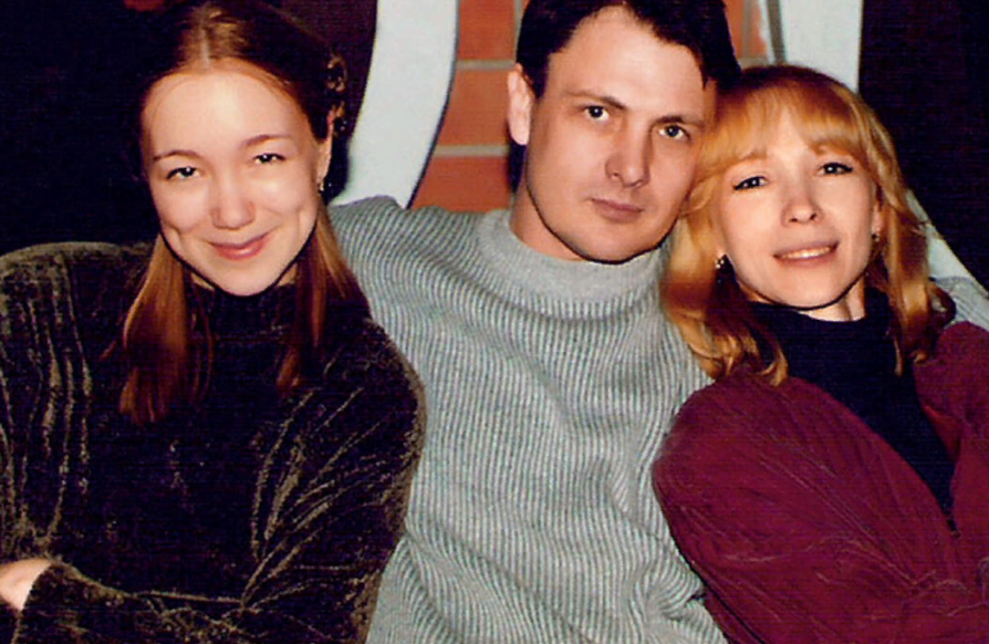 Марина Левтова с дочкой и мужем