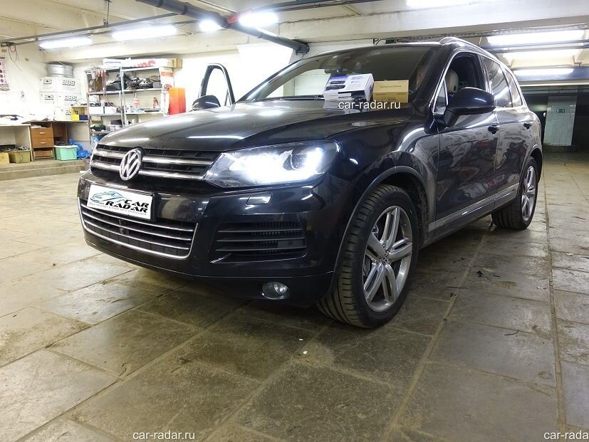 Volkswagen Toureg, приехавший на установку SilverStone F1 R-BOT PRO