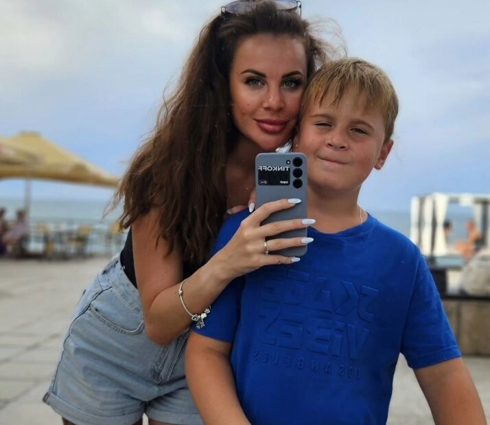 Ольга Ветер с сыном Мишей (фото из Telegram)