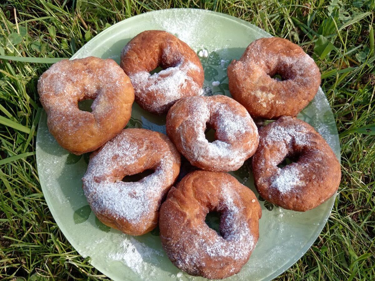 Пончики на дрожжах — 9 простых и быстрых рецептов воздушных дрожжевых пончиков