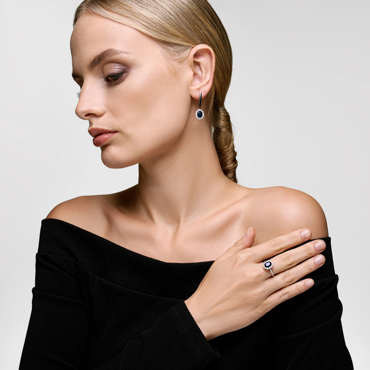 Платиновые украшения с сапфиром на ourgold.ru