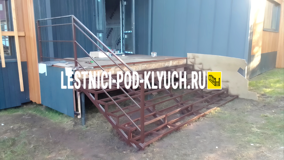 Принимаем звонки: пн-вс с 8:00 до 21:00 (+7 499 490-72-90). Электронная почта: info@lestnici-pod-klyuch.ru