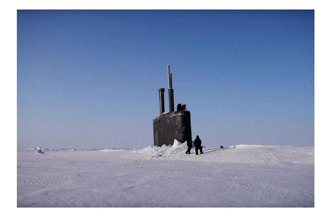 Всплытие подводной лодки в арктических льдах