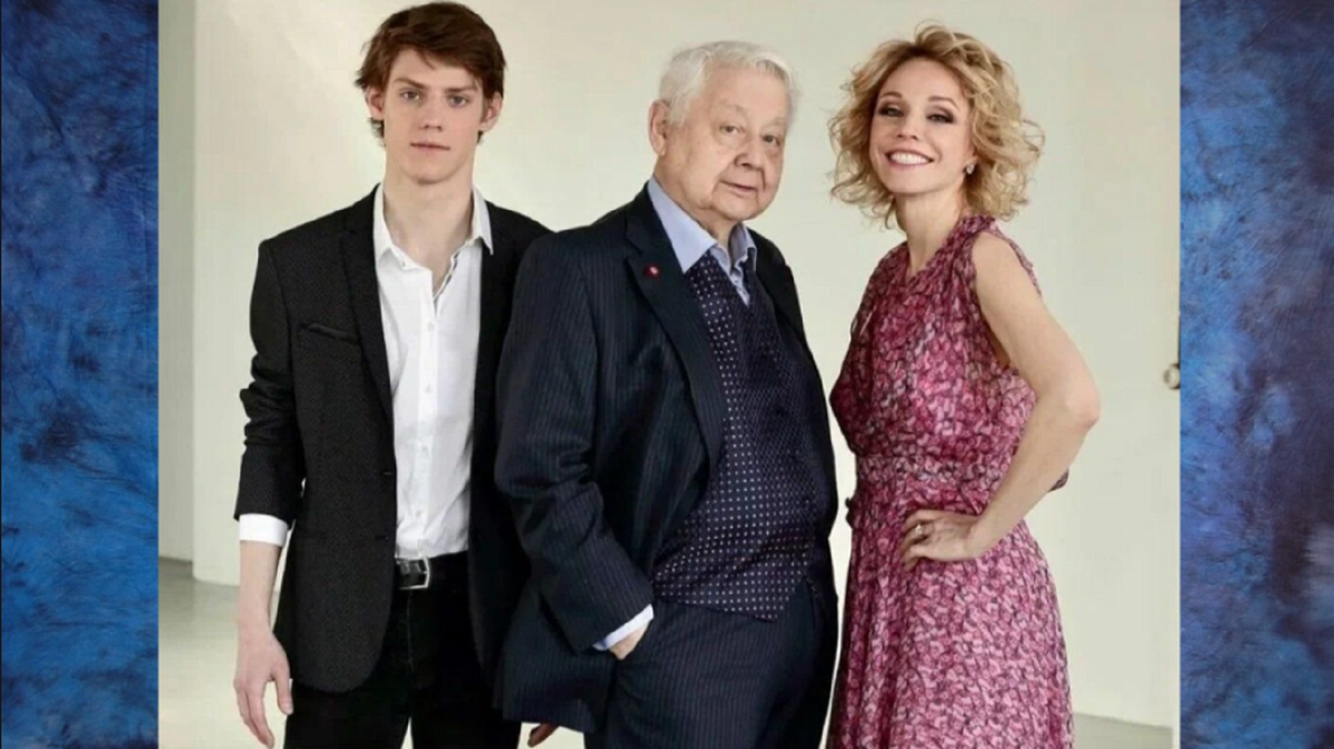 Павел Табаков с родителями