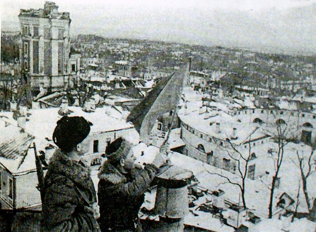 24.01.1944 год.  Водружение Красного Знамени над аркой Царскосельского Лицея