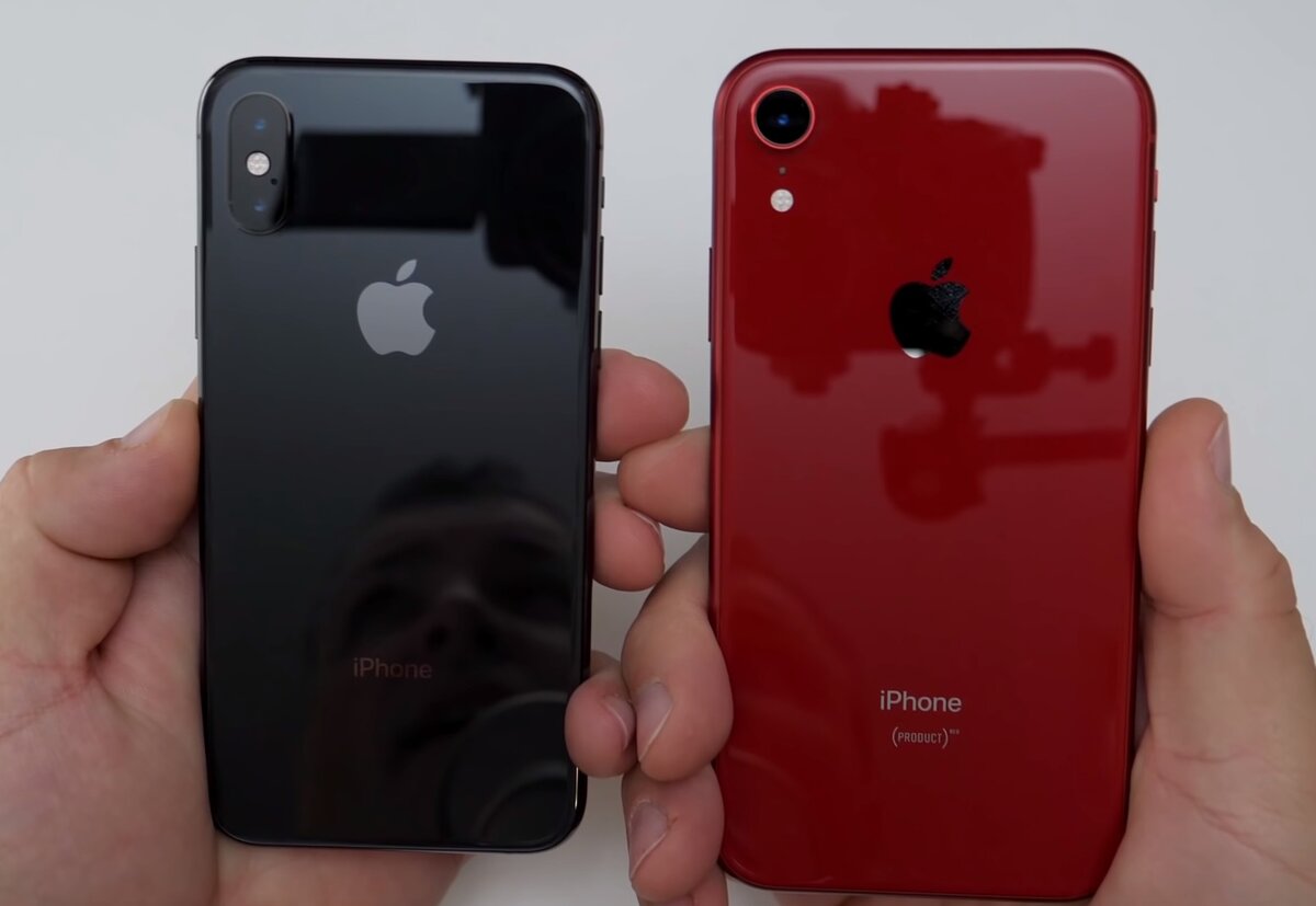Отключат ли айфоны в 2024 году россии. Айфон 11 черный или красный. Айфон 11 хр. Айфон 7 плюс и XR В руке. Айфон хр плюс черный.