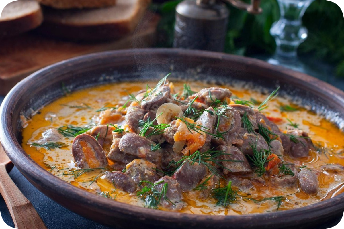 Тушеные сердечки. Куриные сердечки в сметане. Куриные сердечки в сметанном соусе. Солянка с куриными сердечками. Шурпа с куриными сердечками
