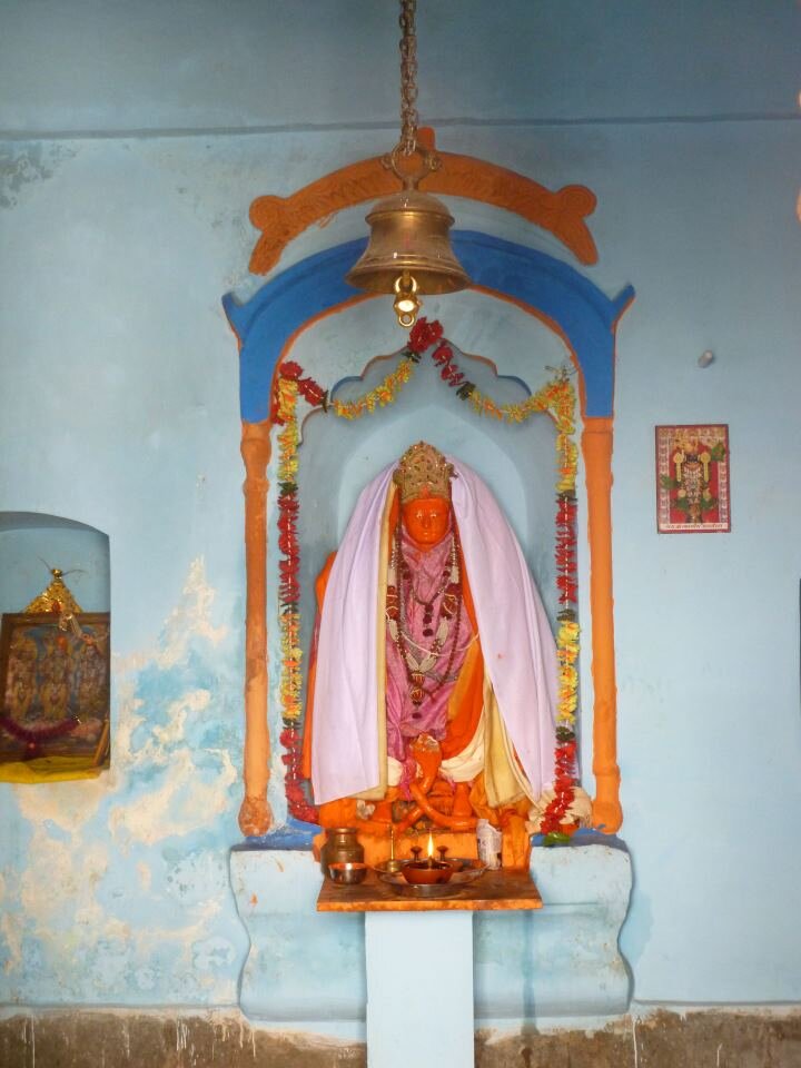 Индийская богиня. с оранжевым лицом. Фото автора