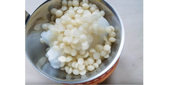 Растопленная смесь масла и воска