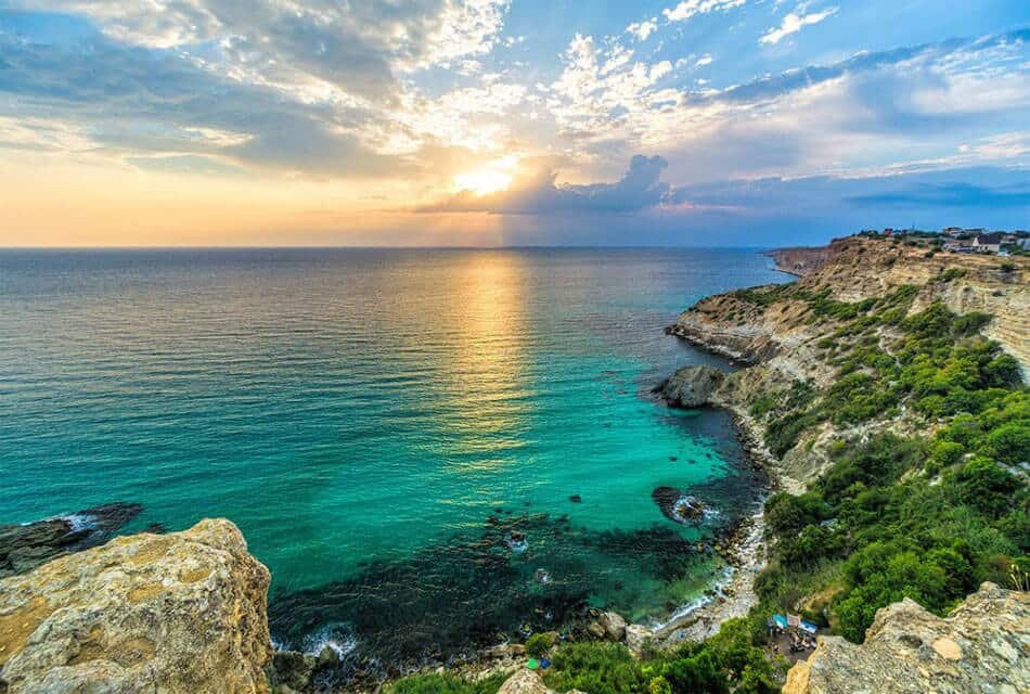 Это мыс Фиолент. Кто там бывал, знает о чём я. 