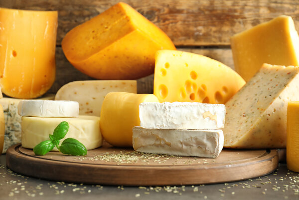 Ученые подтвердили: жирный сыр самый полезный