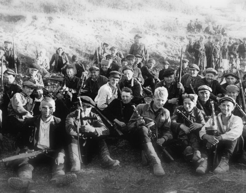 2 партизанское движение. Партизанское движение 1941-1945. партизанские отряды 1941-1945. партизанский отряд великая отечественная война. партизанский отряд 1943 года.