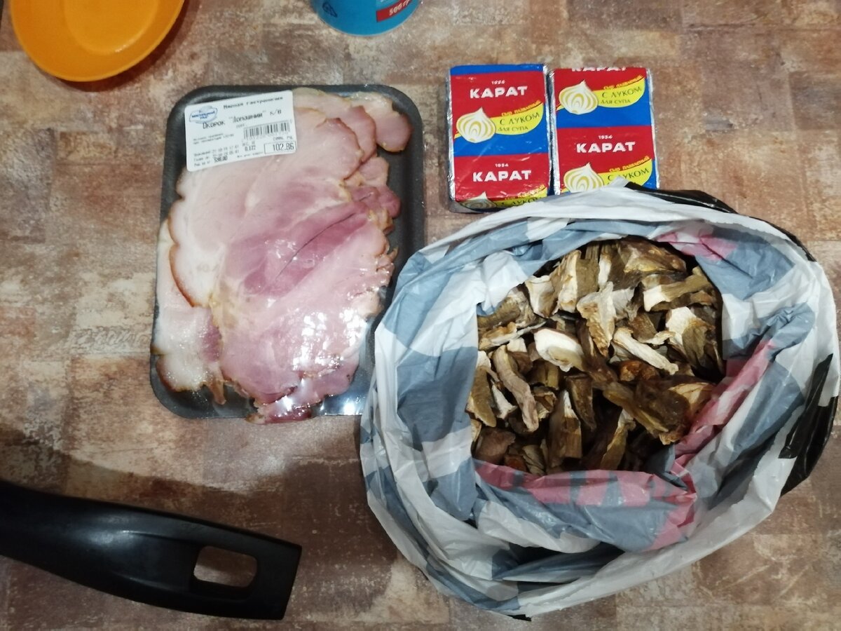 Сырок "Карат" уже с луком, можно не возиться отдельно с его чисткой