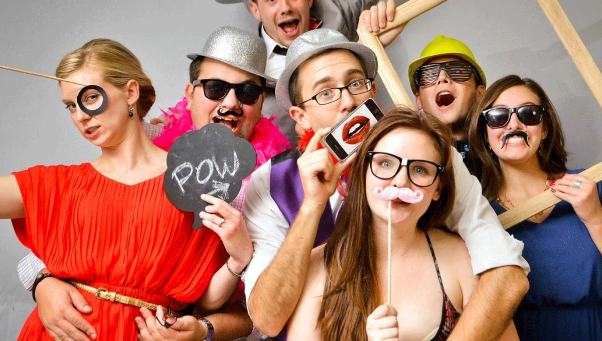 Вечеринка друзей 30+
Источник: яндекс.Картинки