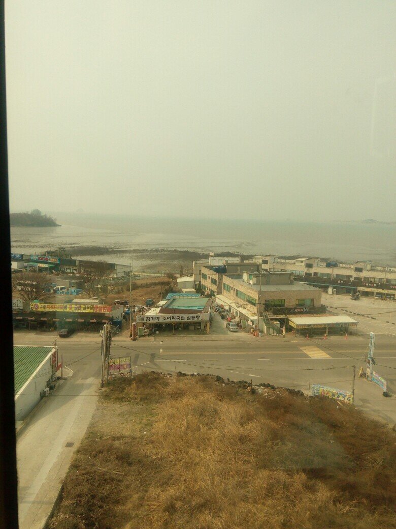 Вид на Желтое море. Не совсем радужный. Согласны?