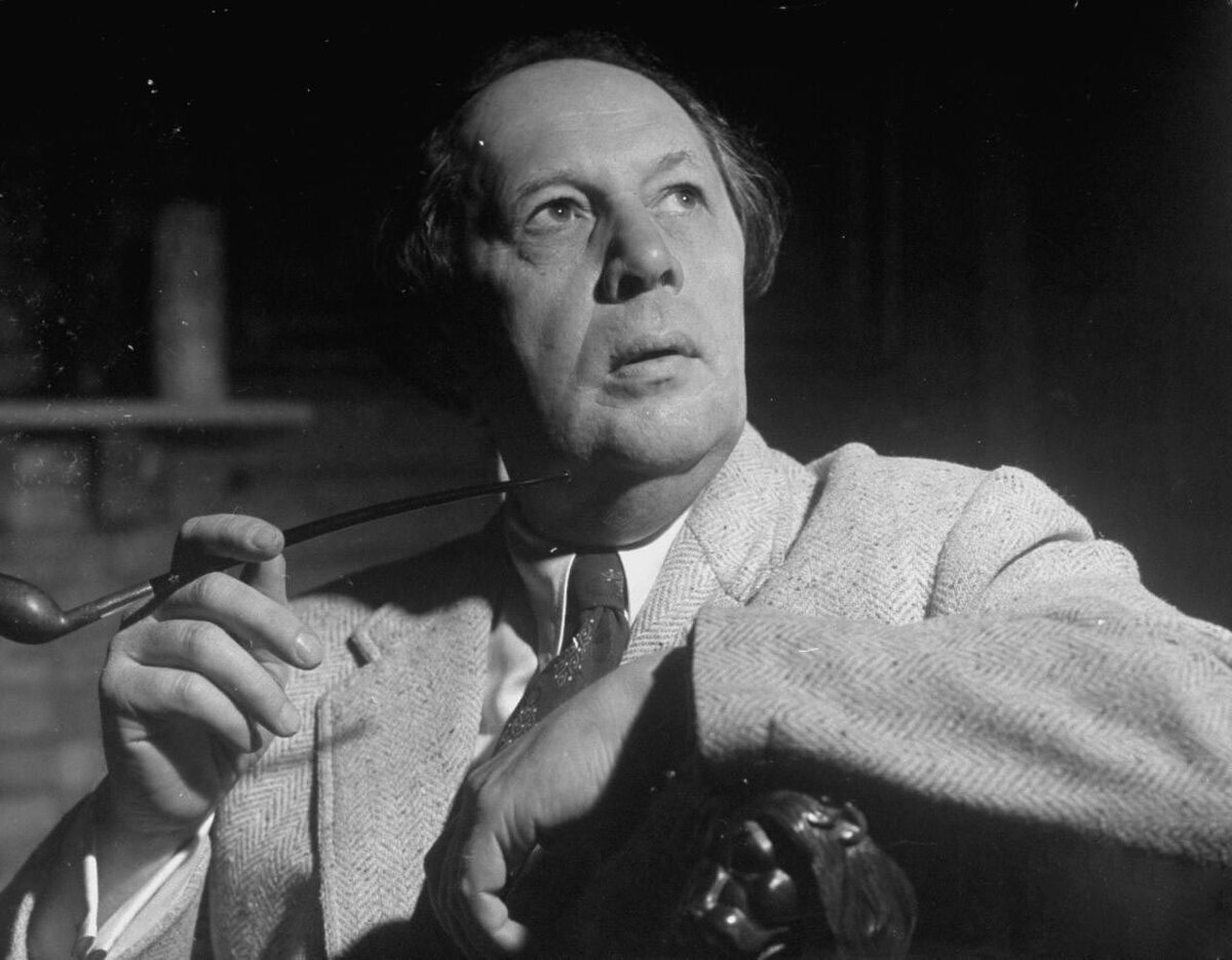 В эмиграции Толстой мечтал о той богатой жизни, которая была у него в России до революции.