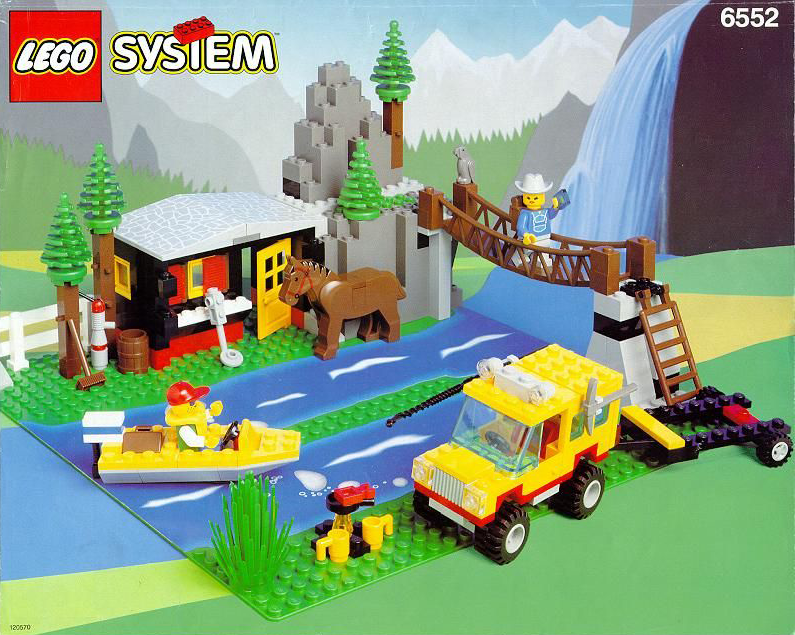 Несколько старых наборов серии Lego System. А ведь здесь столько интересных деталей…