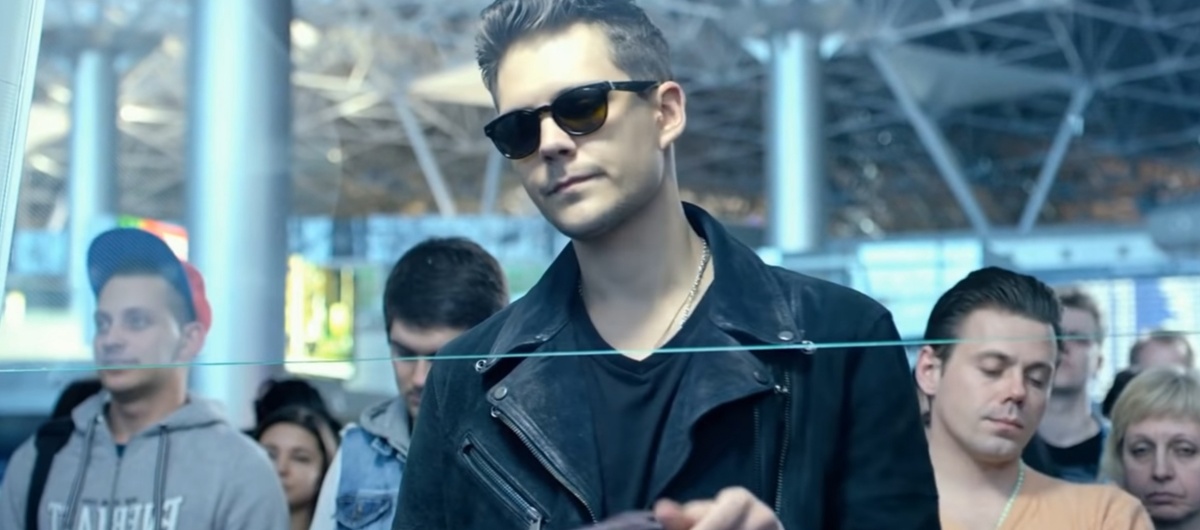 Актер окончил университет драматических искусств.