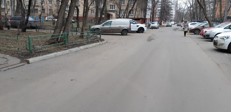 Новый асфальт, который положили в проезде возле дома 27 к. 2 13-я Парковая, будет заменен. Источник: https://sev-izm.livejournal.com 
