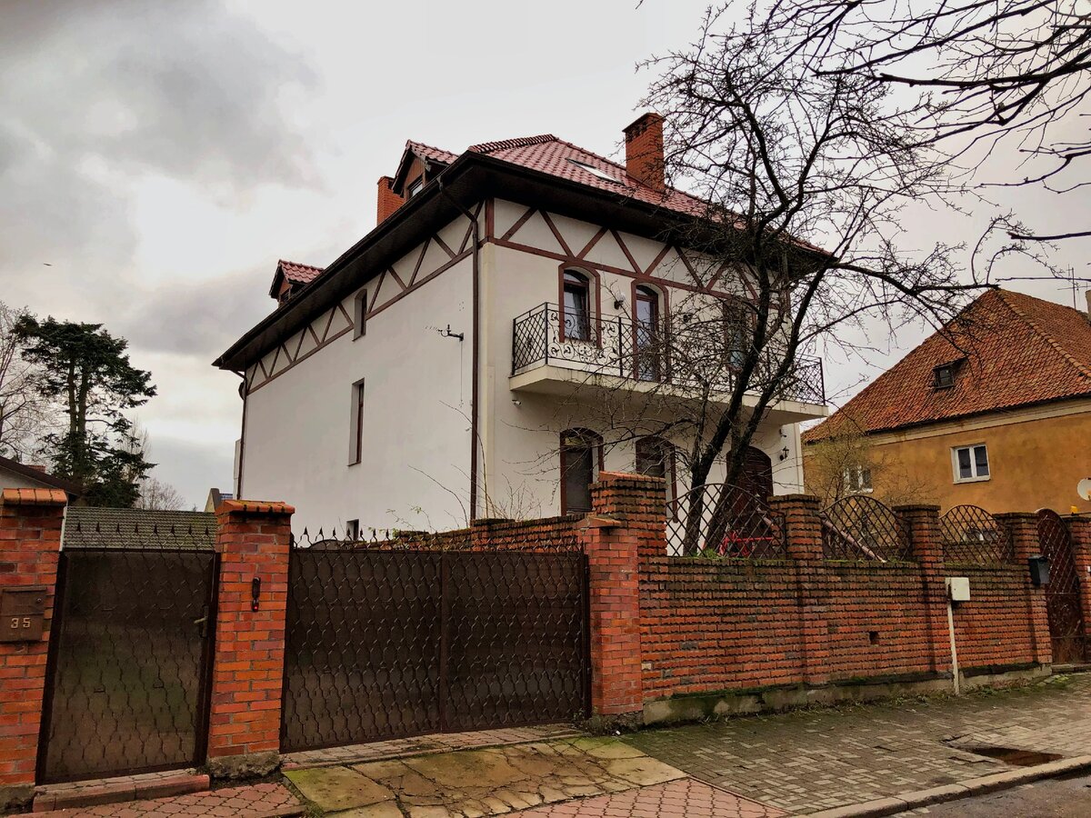 Amalienau breakfast калининград. Амалиенау вилла Лео. Амалиенау Кенигсберг. Виллы Амалиенау Калининград.