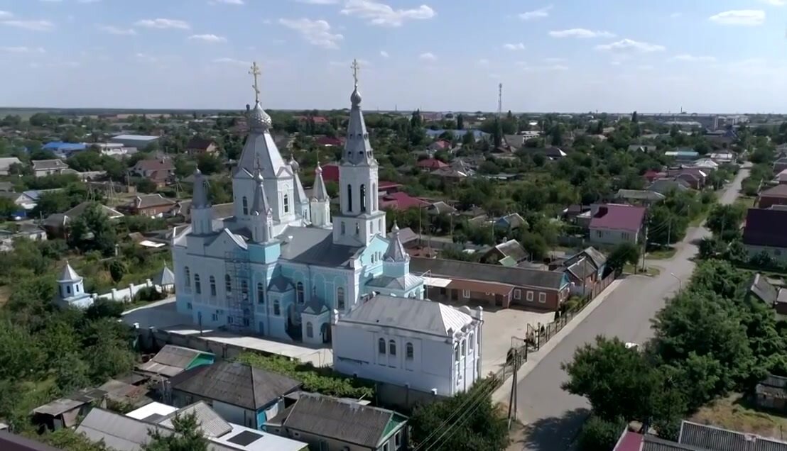 Брюховецкая россия. Лебяжий остров Брюховецкий район монастырь. Станица Брюховецкая Краснодарский край. Монастырь Лебяжья пустынь Краснодарский край.