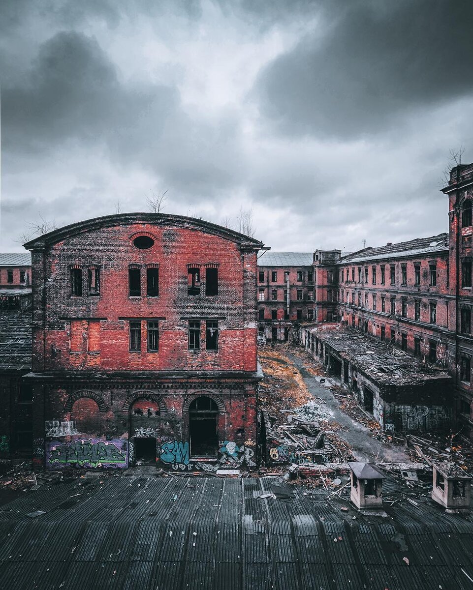 Фото красного треугольника в питере