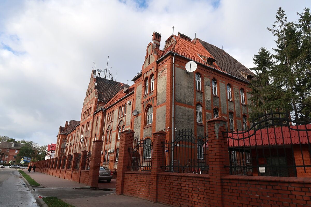 Сначала поездили по городу, пофотали домики 