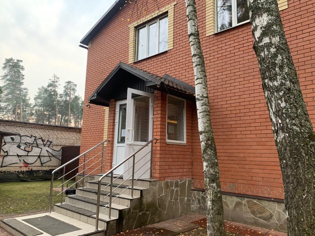 Здание бани и главный вход