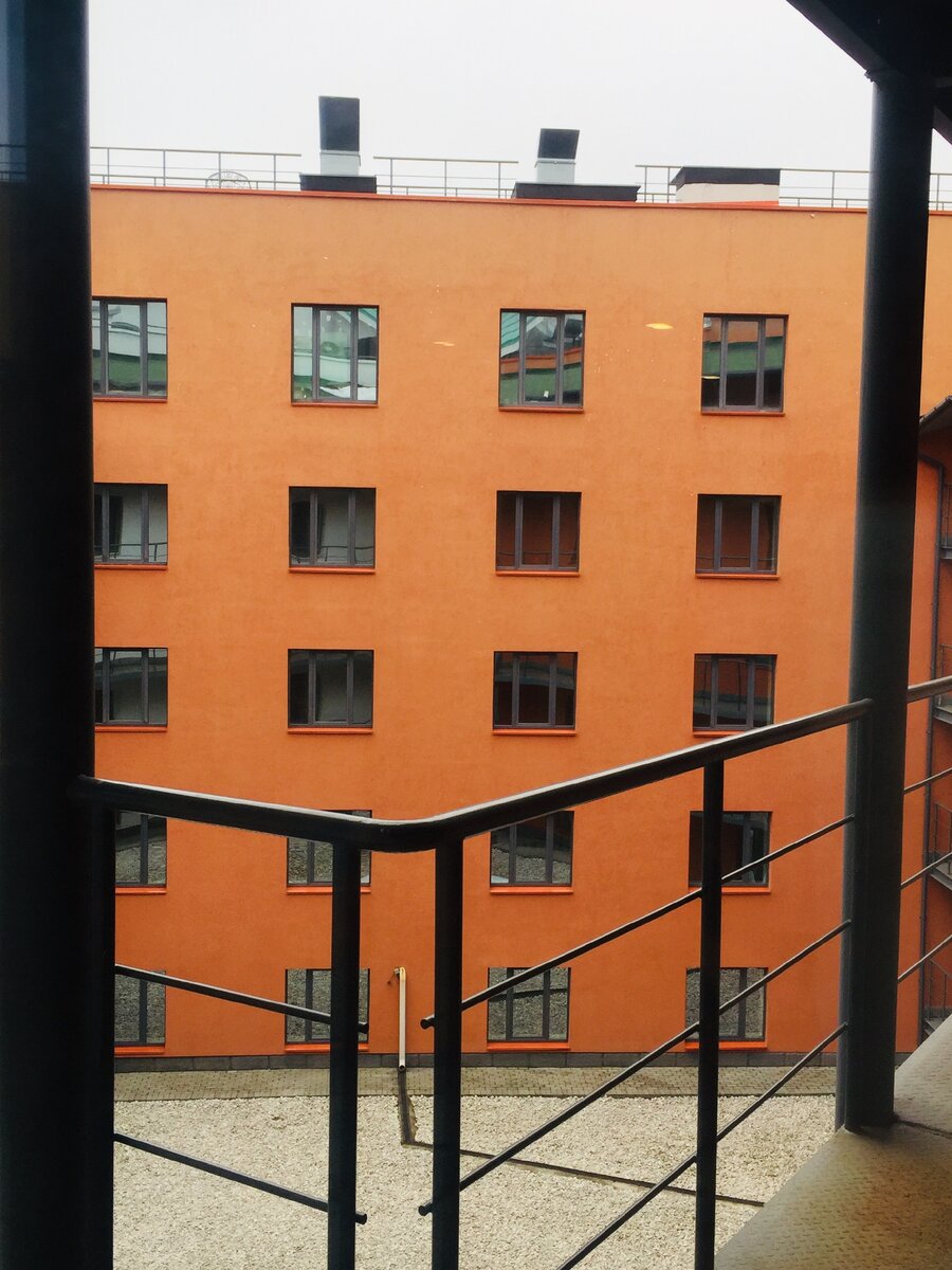 Как застеклить балкон и не лишиться квартиры