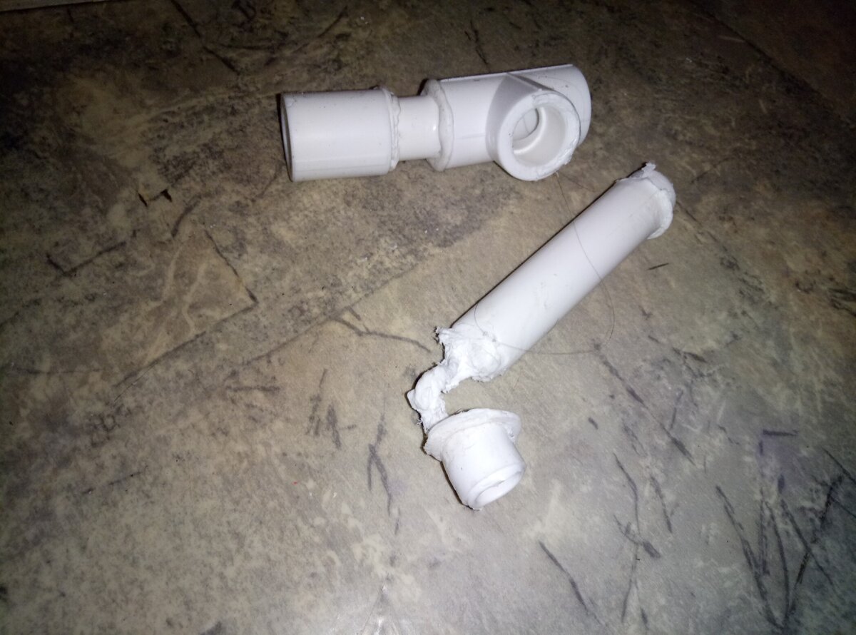 Вначале ручка плохо держалась, потом вообще расплавилась и ребенок её со злости скрутил.