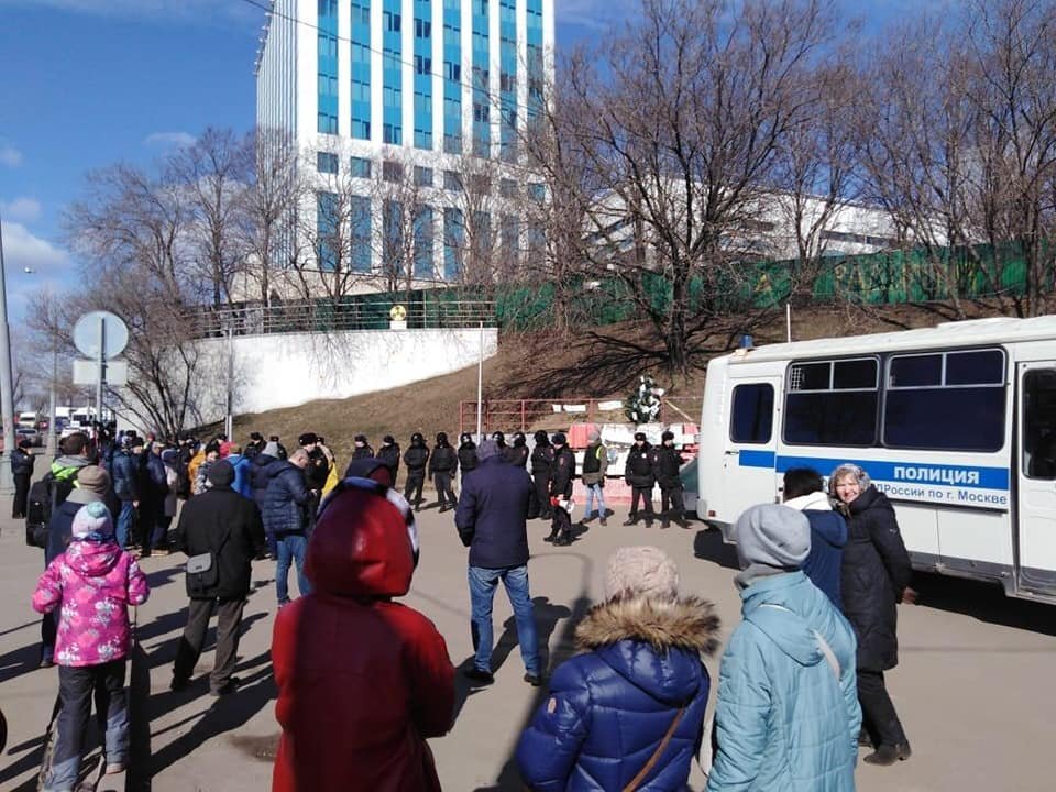 Полиция рядом с лагерем противников строительства Юго-Восточной хорды. Фото: Facebook / Павел Тарасов