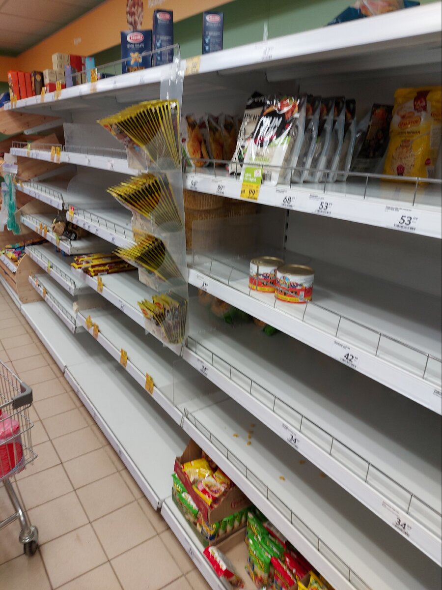 Это фото от 11 марта. Пятерочка.