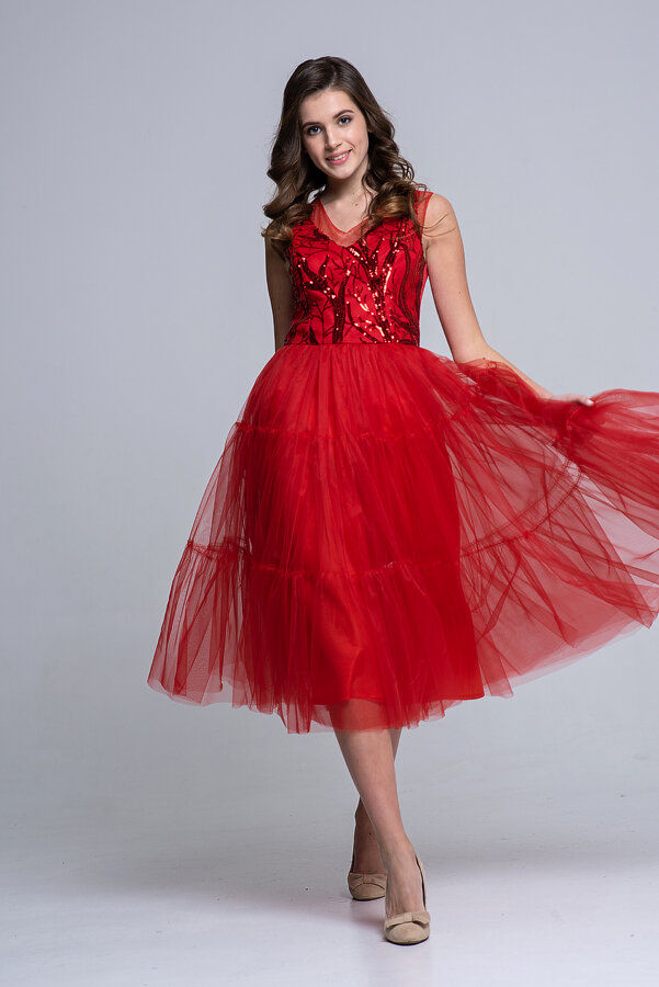 Вечернее платье ✔✔✔ модель 378Т✔ цвет красный ⠀ ⠀ ✅ КРОЙ платья выполнен в классическом стиле, юбка выполненна в современном стиле, воздушная. ⠀
✅ БЛЕСТЯЩЕЕ- эксклюзивный рисунок на сетке с пайетками сделает это платье блеском ⠀
❗РАЗМЕРЫ и цена❗
⠀
▶ ткань: сатин, покрытый сеткой с напвлением, на нем выполнен рисунок, 100% полиэстер, на спинке потайная молния ; юбка из мягкой сетки.
▶ размеры: В НАЛИЧИИ ЕСТЬ платье в этом цвете - красный . ▶в наличии а так же ️ под заказ можно оформить:
⏩ рост: 40/164-170(ОГ-80,ОТ-62, ОБ- 86) ⏩ ⏩ 42/164-170(ОГ-84,ОТ-66, ОБ- 90) ⏩ ⏩44:/164-170(ОГ-88,ОТ-70, ОБ- 94)⏩
▶ цена 5900 руб.