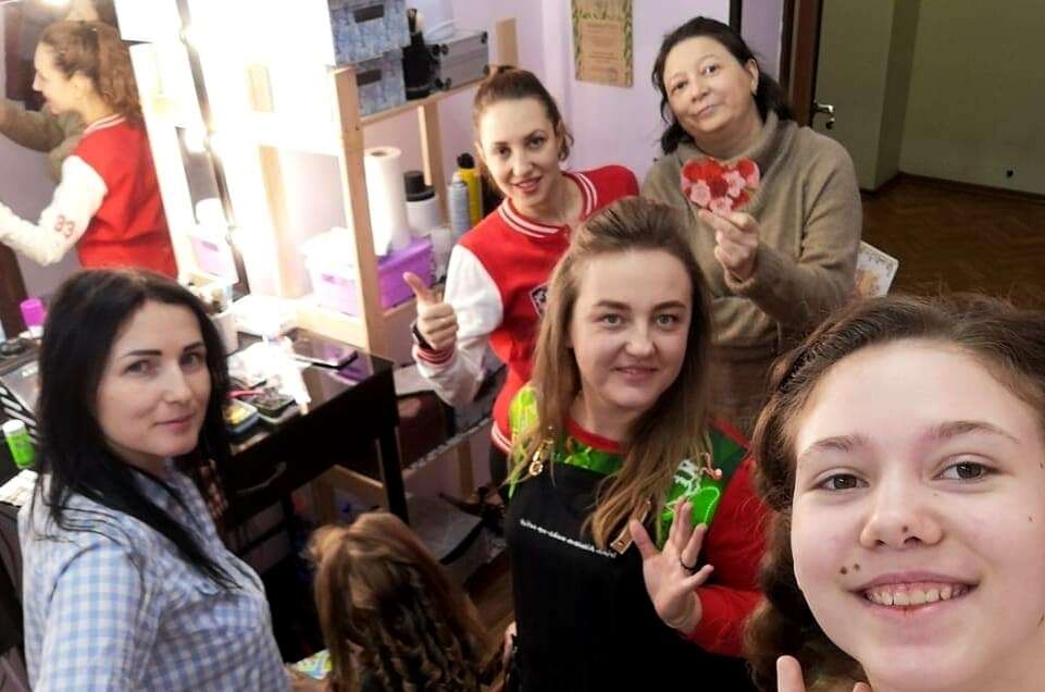 Провожу обучение мама+дочка. Учимся делать прически