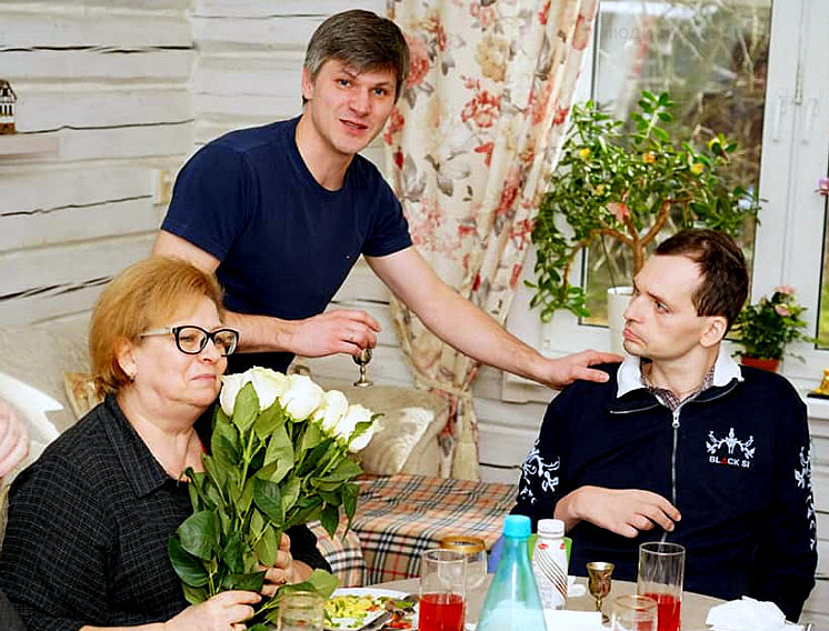 мама и друг Алексея