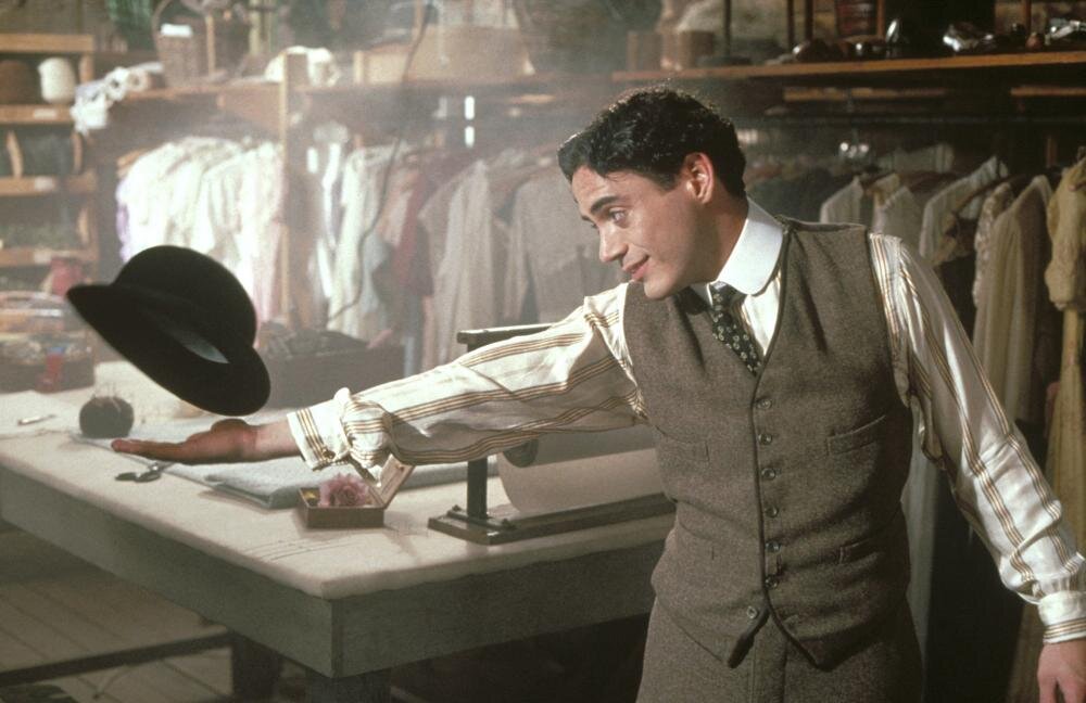 Роберт в образе Чарли Чаплина