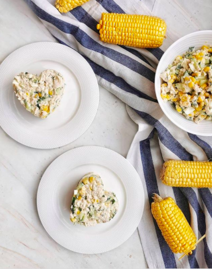 Замечательный, легкий салат на ужин. Идеально подходит для всей семьи, особенно для людей, которые придерживаются правильного питания.