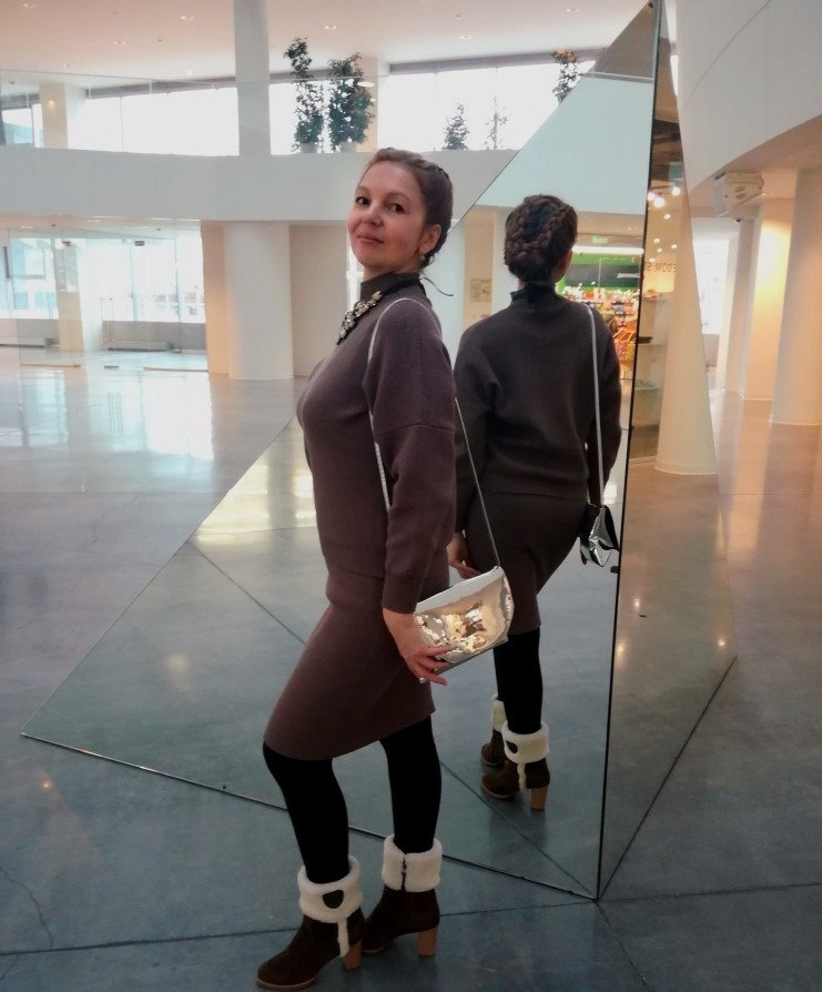 Двойное положение узлов указывает о важности прежнего опыта и обязательности будущих знаний и устремлений...