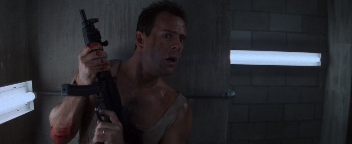 Брюс спасающий мир