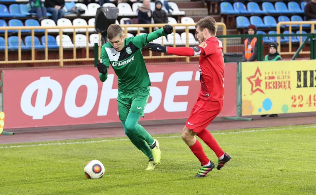 Александр Соболев (слева) в составе "Томи" . Фото twitter.com
