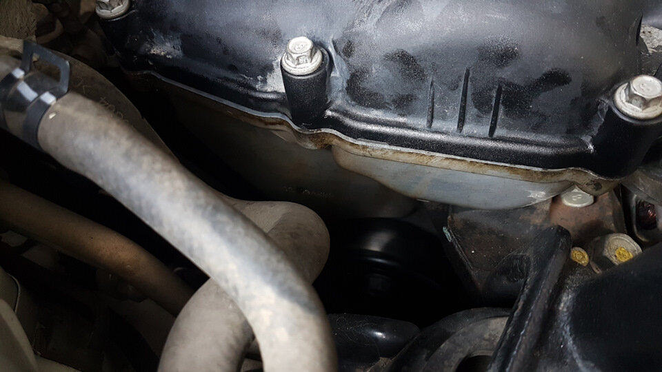 Были подтеки масла с задней и боковой части 