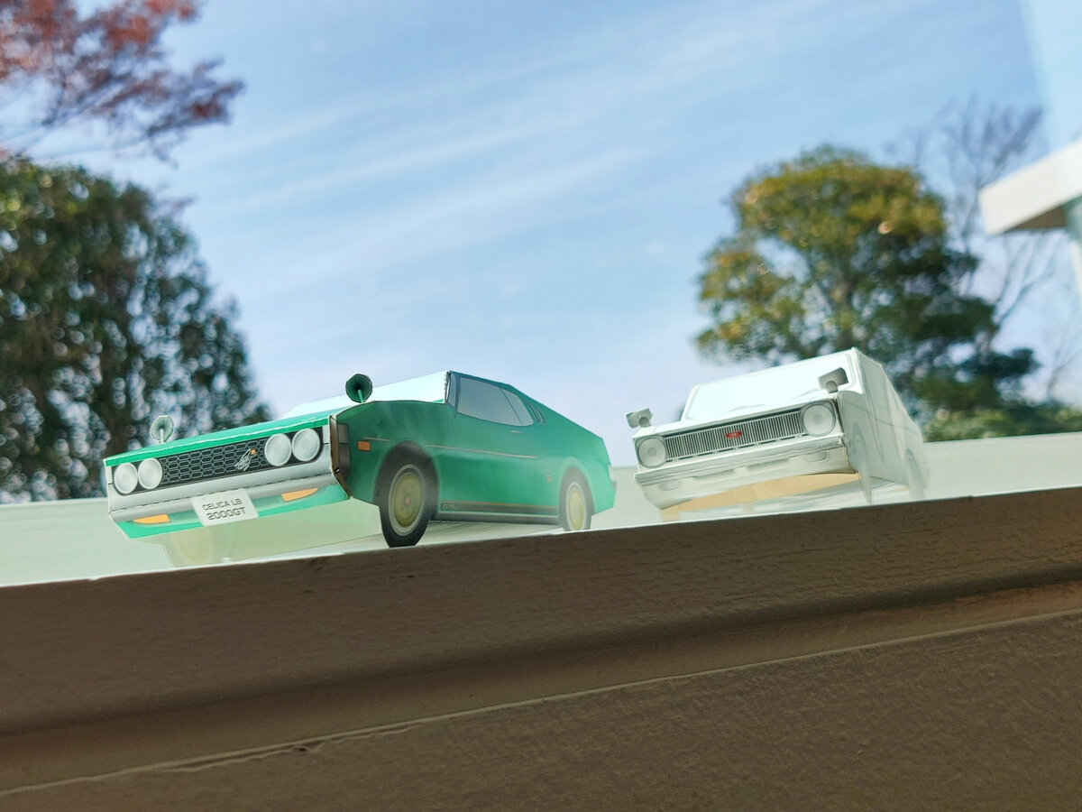 На переднем плане Селика, на заднем Королла