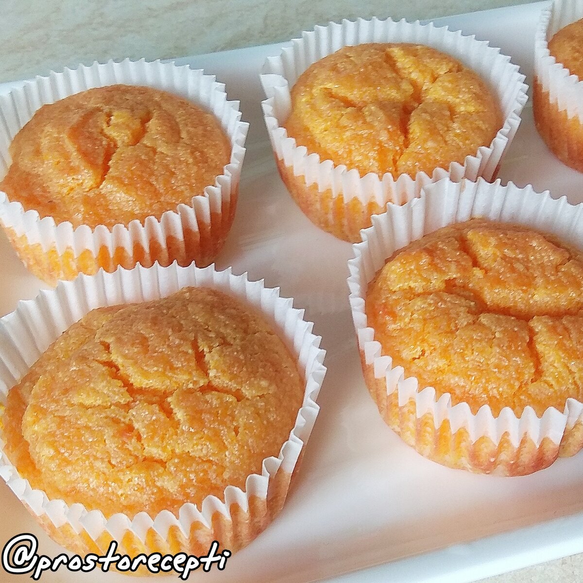 тыквенный маффин. маффины с тыквой и творогом. маффины с тыквой. маффины с тыквой и творогом. творожные кексы с тыквой.