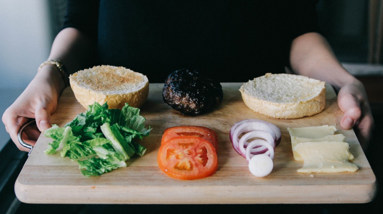 Сбросить лишние килограммы можно, не прибегая к радикальным мерам. Фото: pixabay.com