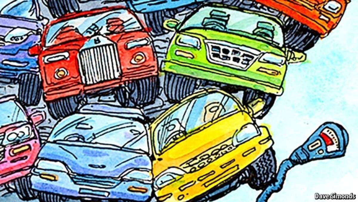 Нагромождение авто на парковочном месте
