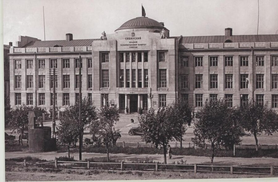 Здание Сибкрайисполкома, 1926 год. Фото: музей Новосибирска