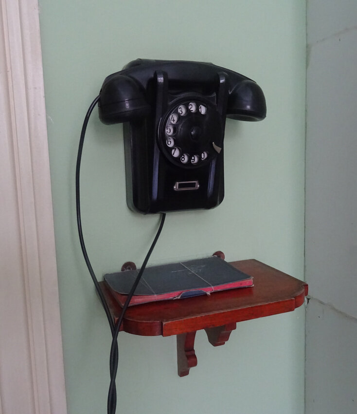 Первоначально музей Анны Ахматовой был открыт в 1989 году как филиал Литературно-мемориального музея Достоевского, но позднее выделен как самостоятельный музей. 
На 2009 год коллекция музея насчитывает порядка 50 тысяч единиц хранения. В это число включены, помимо прочего, книги писателей Серебряного века с автографами, издания книг Анны Ахматовой, фотографии, рукописи (как самой Ахматовой, так и её современников) и многое другое.