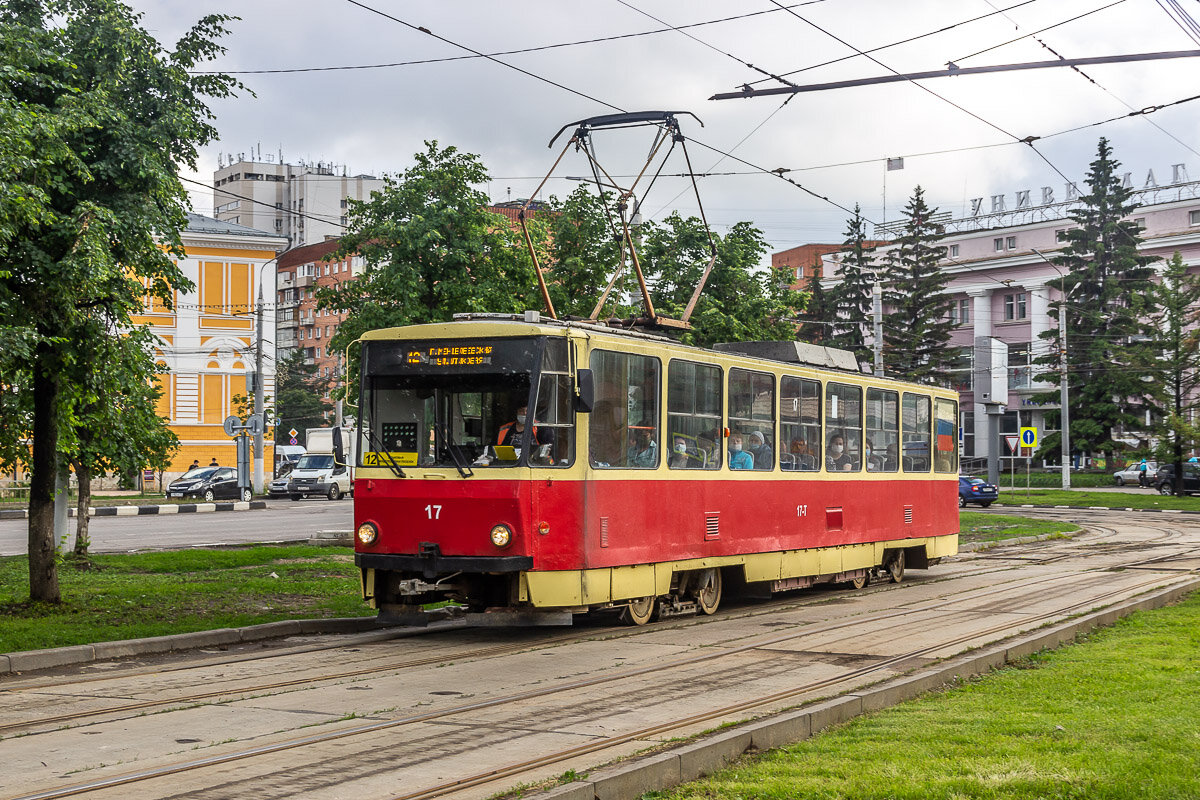 Tatra T6B5 с бортовым номером 17 на Советской улице.